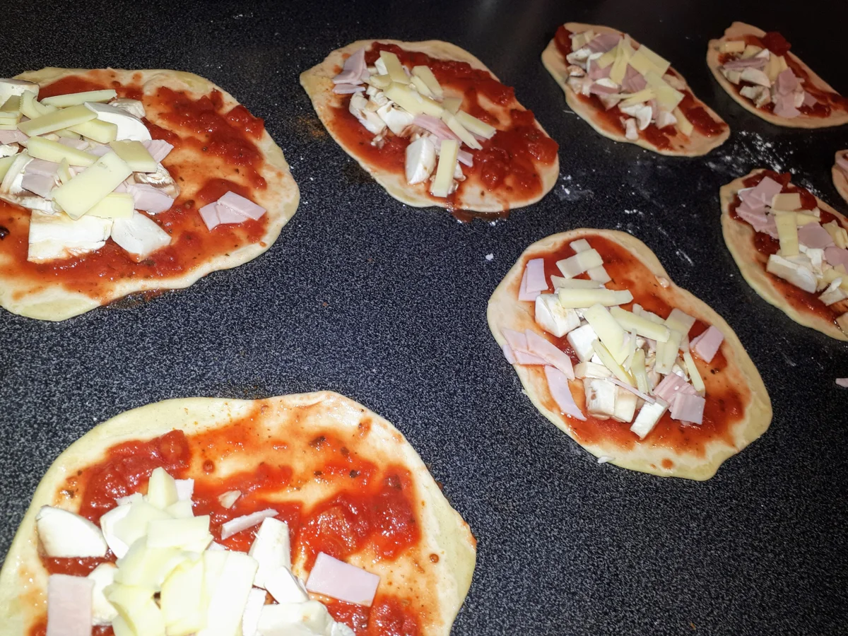 Rezept: BiNe` S MINI CALZONE Bild Nr. 7201 BiNe` S MINI CALZONE - Rezept - Bild Nr. 7201