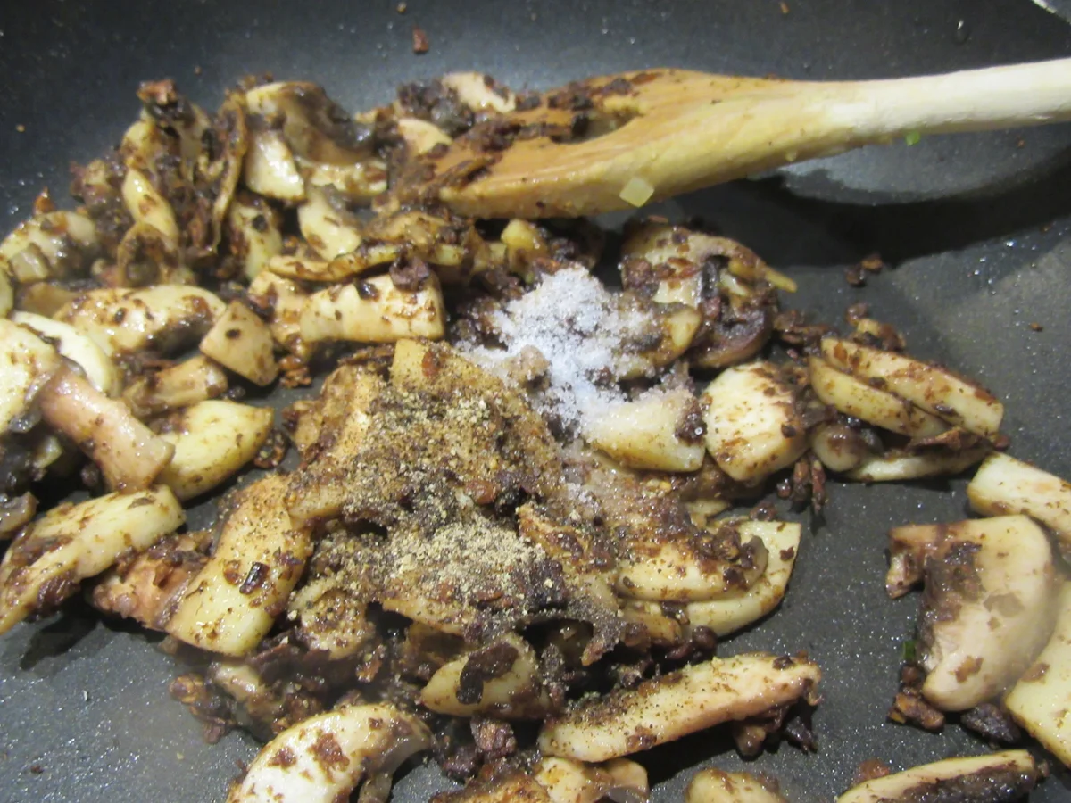 Rezept: Gemüse: "Nudeln" mit Pilzsoße Bild Nr. 7220 Gemüse: "Nudeln" mit Pilzsoße - Rezept - Bild Nr. 7220