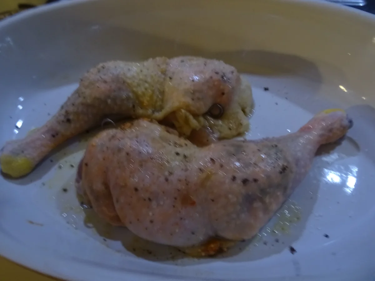 Hähnchenkeulen gefüllt, mit Paprikasoße und Peperonata - Rezept - Bild Nr. 7277