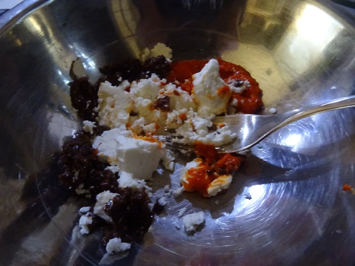 Hähnchenkeulen gefüllt, mit Paprikasoße und Peperonata - Rezept - Bild Nr. 7279