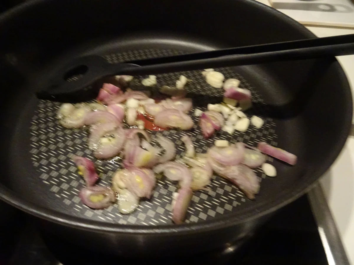 Hähnchenkeulen gefüllt, mit Paprikasoße und Peperonata - Rezept - Bild Nr. 7281