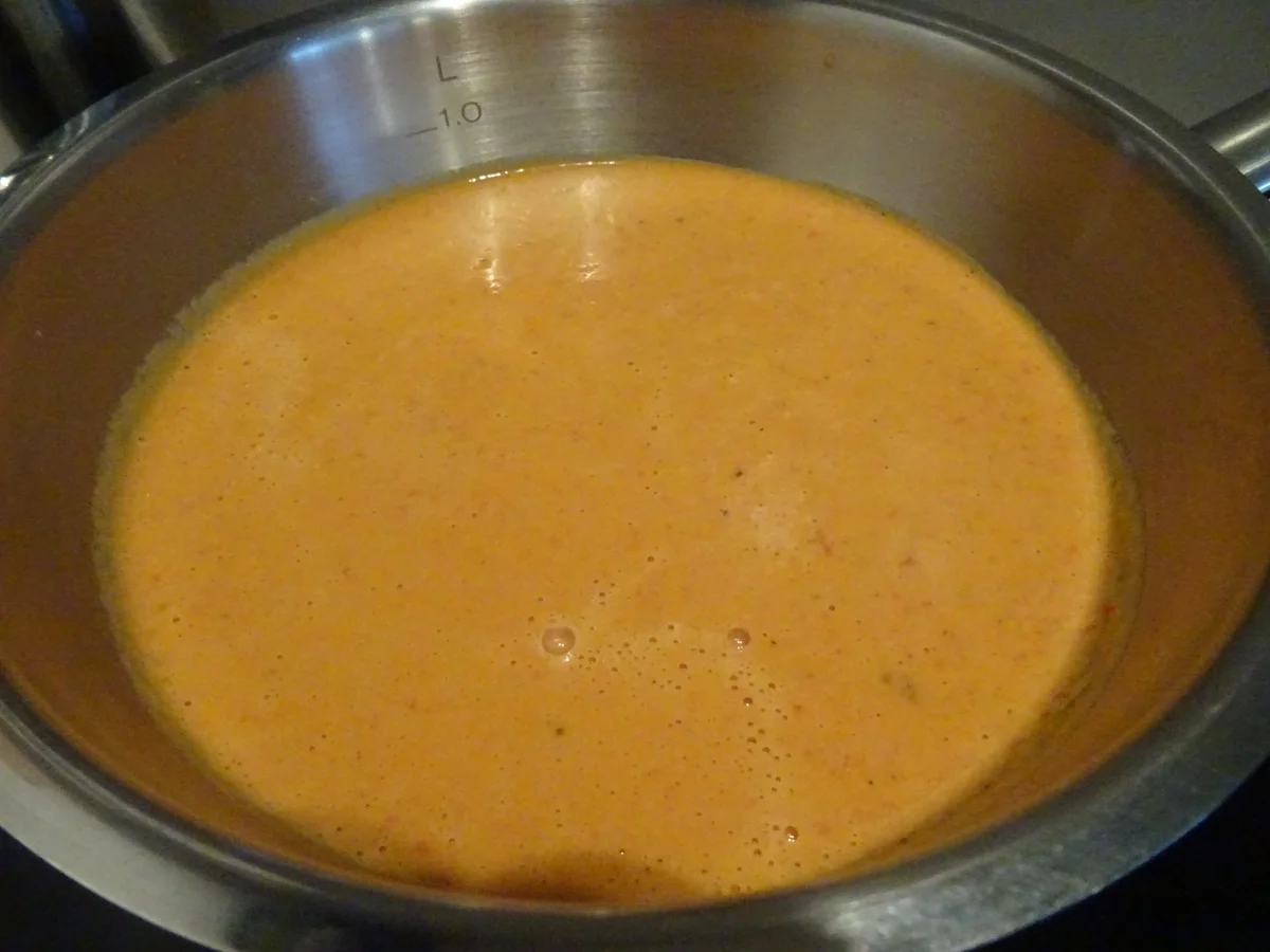 Hähnchenkeulen gefüllt, mit Paprikasoße und Peperonata - Rezept - Bild Nr. 7283