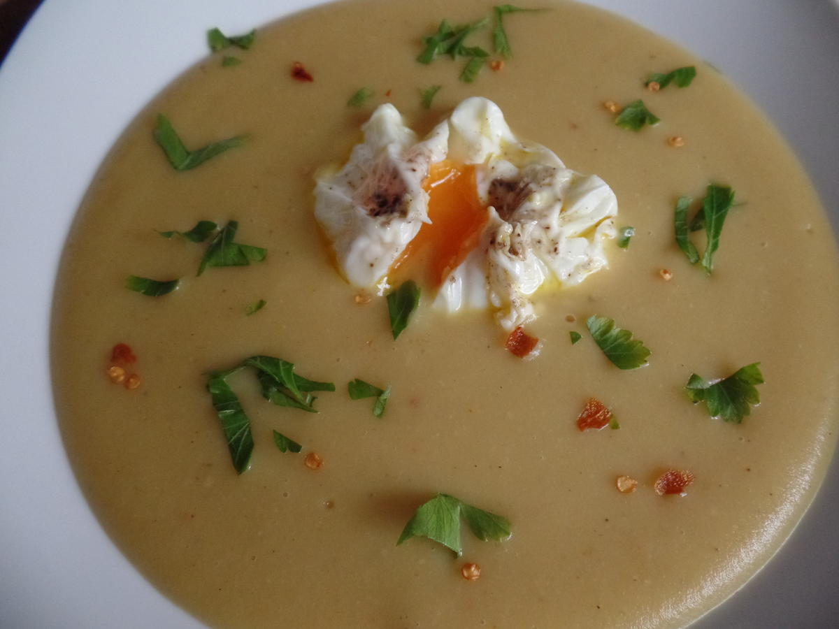 Kartoffel-Erbsen-Suppe mit Ei - Rezept mit Bild - kochbar.de