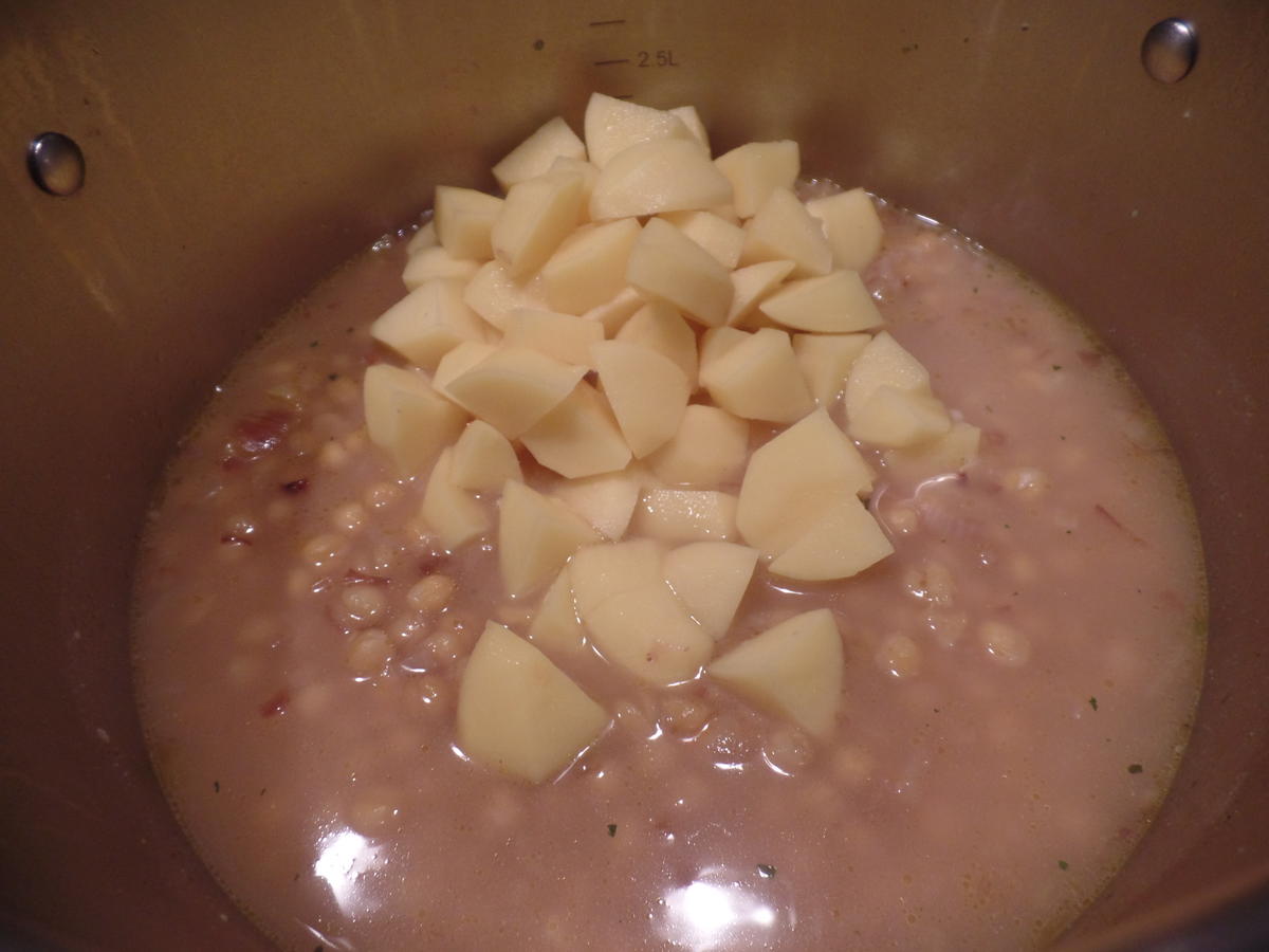 Kartoffel-Erbsen-Suppe mit Ei - Rezept mit Bild - kochbar.de