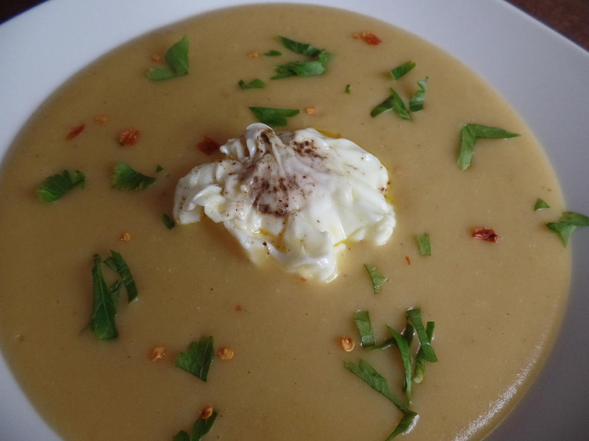 Kartoffel-Erbsen-Suppe mit Ei - Rezept mit Bild - kochbar.de
