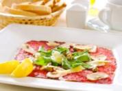 Carpaccio vom Rind mit Ruccola und Parmesan - Rezept