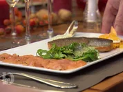 „Trilogie vom Saibling“: Hausgebeizter Saibling mit kleinem Wildkräutersalat, - Rezept - Bild Nr. 7296