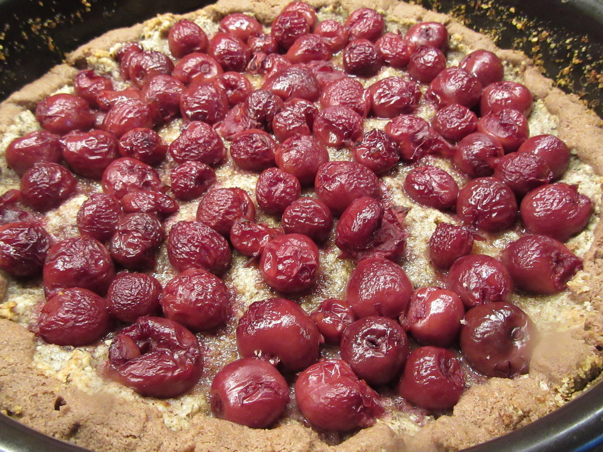 Backen: Schoko-Kirsch-Tarte mit Nuss - Rezept - kochbar.de