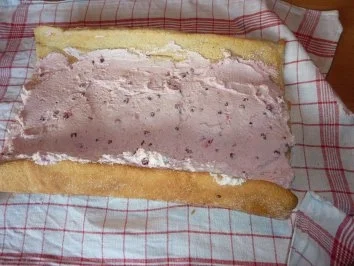 Rezept: Weihnachten: Advents-Biskuitrolle Bild Nr. 6 Weihnachten: Advents-Biskuitrolle - Rezept - Bild Nr. 6