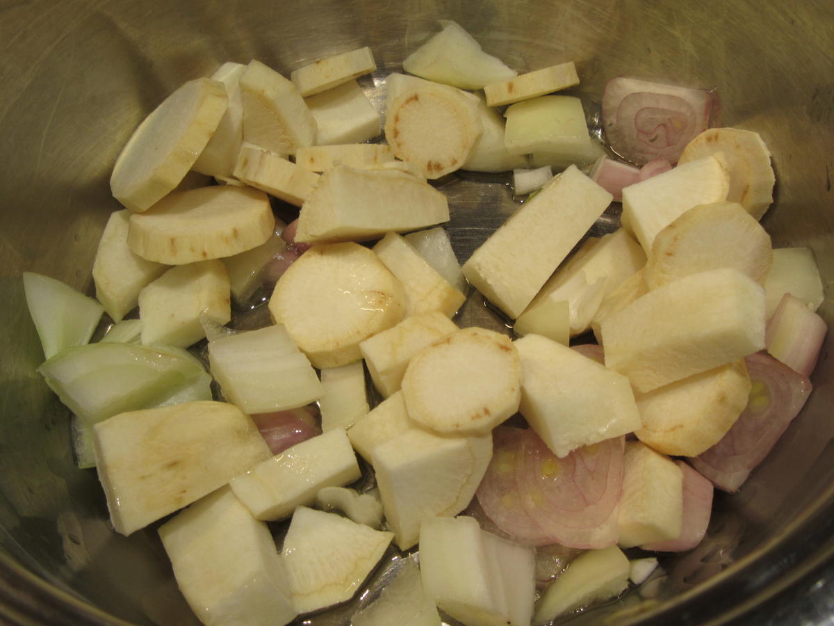 Kartoffeln: Rosenkohl-Kartoffelpüree auf Petersilienwurzelschaum - Rezept - Bild Nr. 7571
