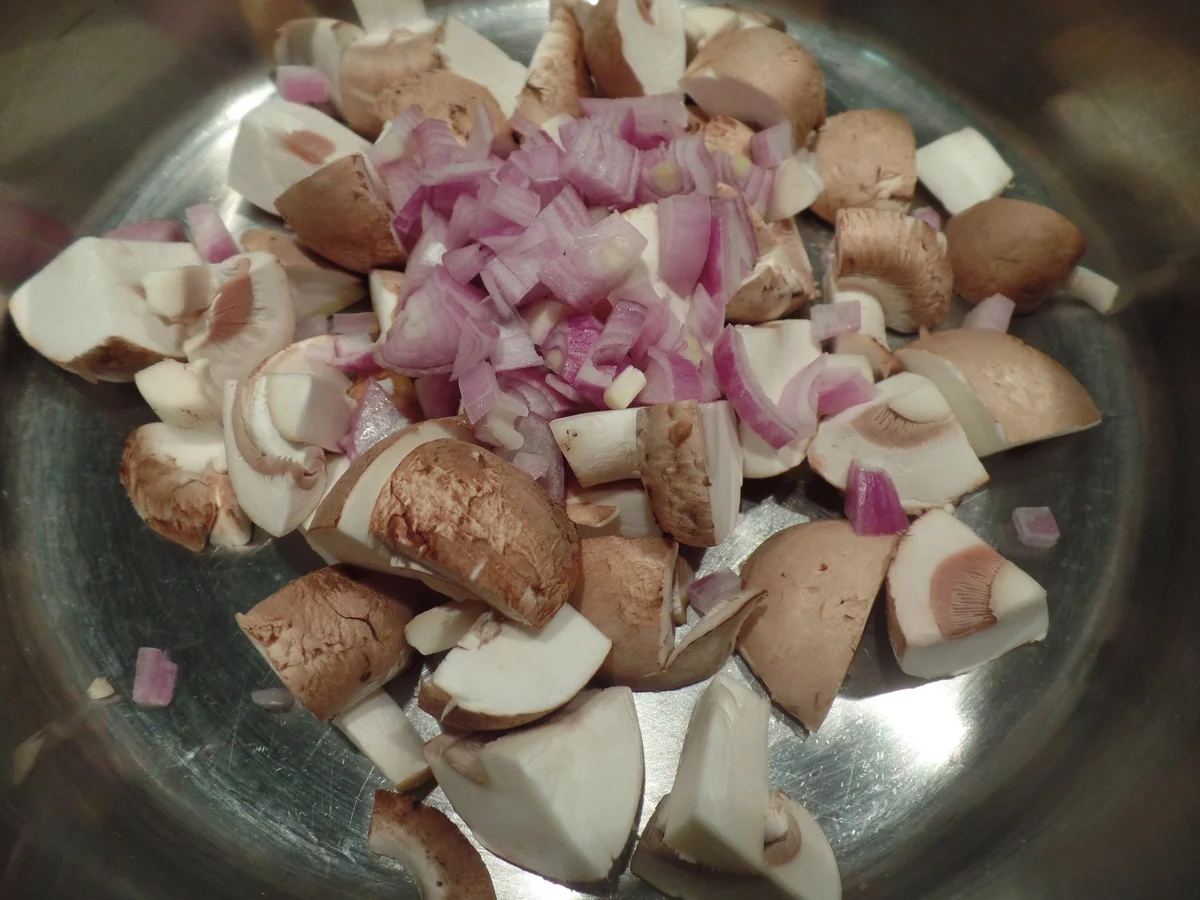 Nudeln mit Spinat-Pilzsauce  und Spiegelei... - Rezept - Bild Nr. 7572