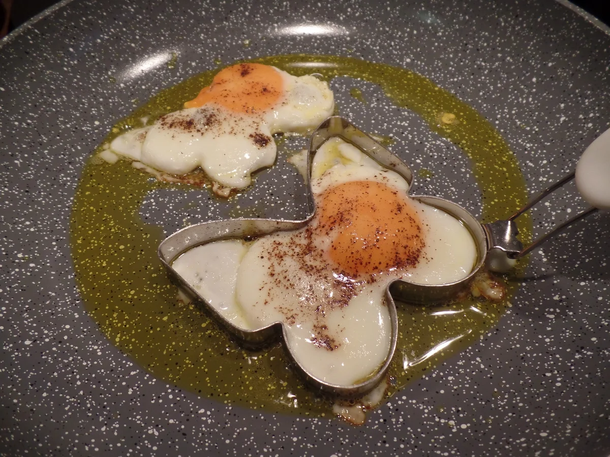 Nudeln mit Spinat-Pilzsauce  und Spiegelei... - Rezept - Bild Nr. 7577