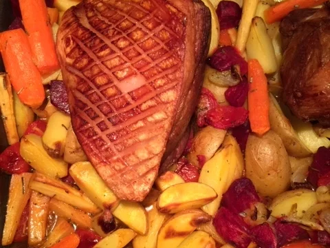 Schweinebraten / Krustenbraten auf Winter-Ofen-Gemüse - einfach endgeil - Rezept - Bild Nr. 7587