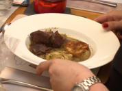 Rehgulasch mit Laugenbreznknödel und Rosenkohl-Maronen-Gemüse - Rezept - Bild Nr. 2