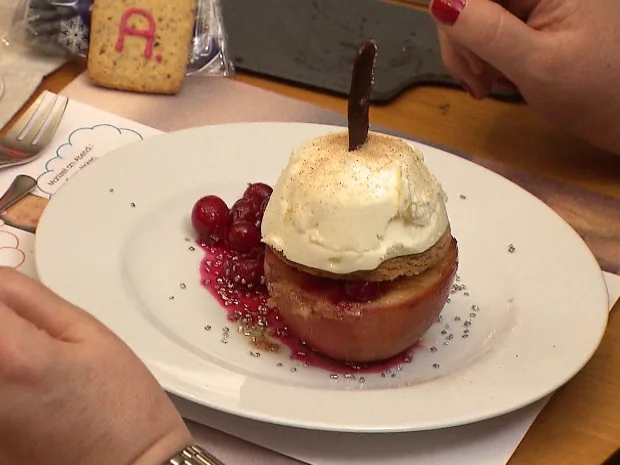 Rezept: Bratapfel mit Schmandcreme und Cranberrysauce Bild Nr. 2 Bratapfel mit Schmandcreme und Cranberrysauce - Rezept - Bild Nr. 2