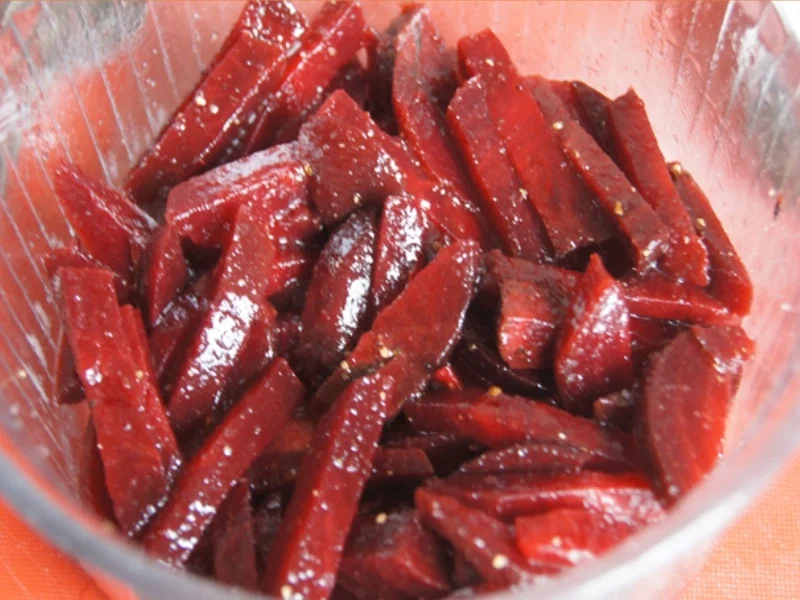 Regenbogenforelle mit Rote-Bete-Salat und gelben Drillingen - Rezept - Bild Nr. 8