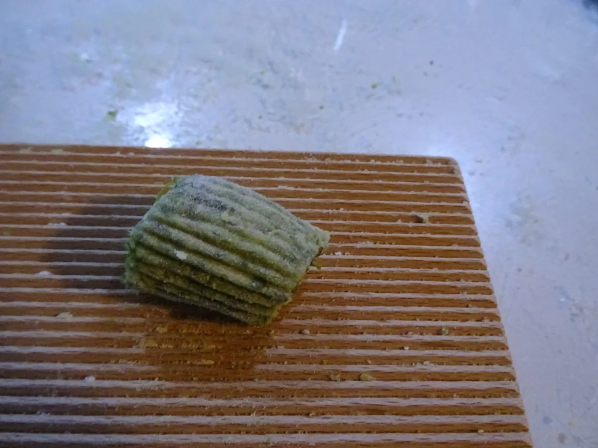 Rezept: Ricotta-Spinat-Gnocchi mit Gorgonzola-Soße und Knoblauchgarnelen Bild Nr. 7602 Ricotta-Spinat-Gnocchi mit Gorgonzola-Soße und Knoblauchgarnelen - Rezept - Bild Nr. 7602