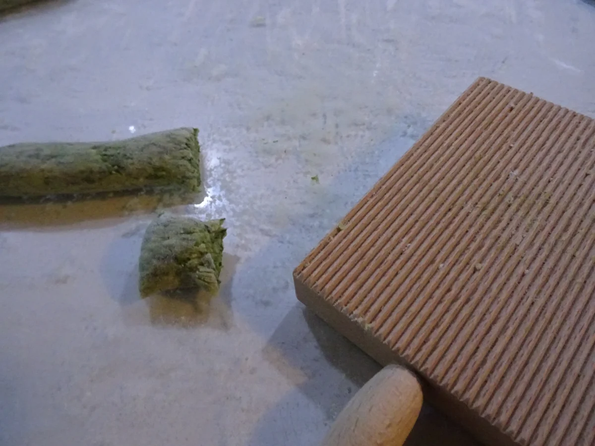 Rezept: Ricotta-Spinat-Gnocchi mit Gorgonzola-Soße und Knoblauchgarnelen Bild Nr. 7603 Ricotta-Spinat-Gnocchi mit Gorgonzola-Soße und Knoblauchgarnelen - Rezept - Bild Nr. 7603