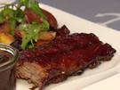 Leiterli aus dem Räucherofen mit Kirsch-Chipotle-BBQ-Sauce und Nord-Süd-Salatbouquet - Rezept - Bild Nr. 2