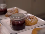 Rezept: Apfelkräpfli mit Rote-Grütze-Sauce Bild Nr. 2 Apfelkräpfli mit Rote-Grütze-Sauce - Rezept - Bild Nr. 2