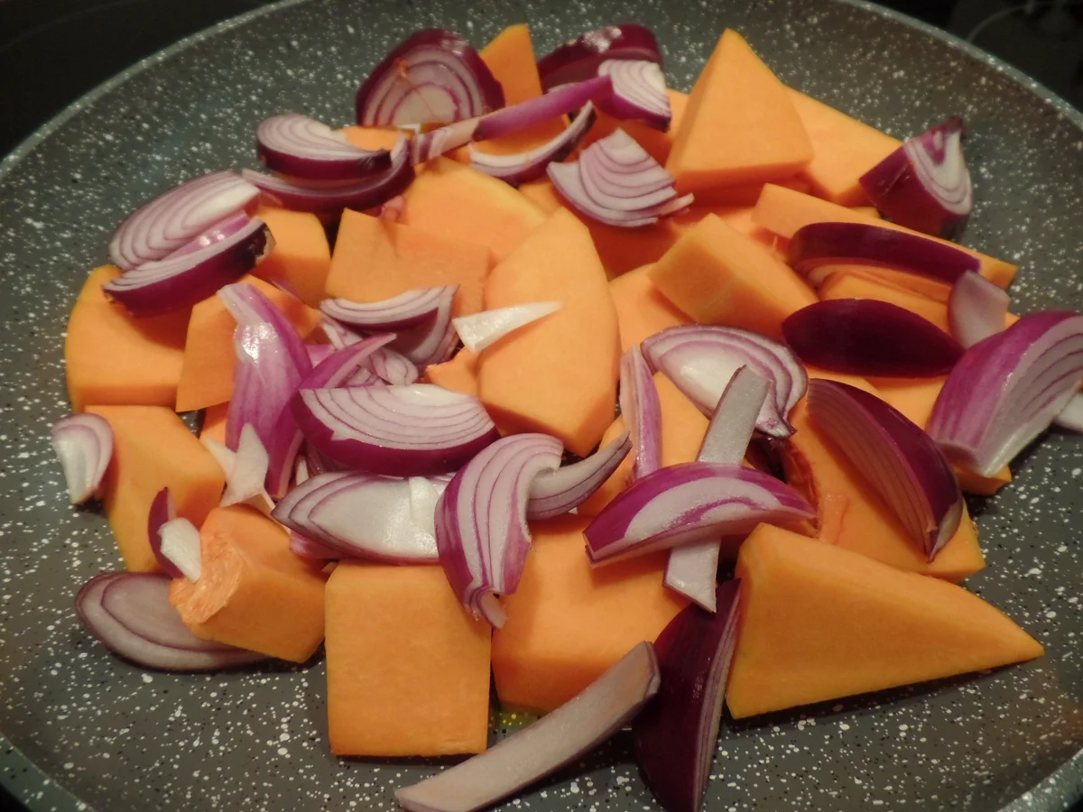 Überbackener Camembert auf Kürbisgemüse und Croutons - Rezept - Bild Nr. 7604