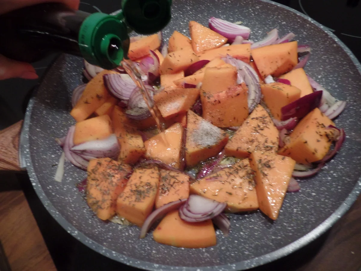 Überbackener Camembert auf Kürbisgemüse und Croutons - Rezept - Bild Nr. 7605