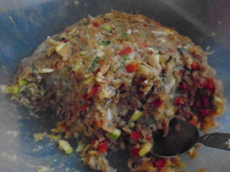 Pikante Rindermett Buletten mit Rotkohl, Pastinaken-Kartoffel-Stampf und Sauce - Rezept - Bild Nr. 6