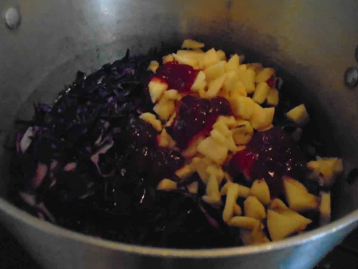 Pikante Rindermett Buletten mit Rotkohl, Pastinaken-Kartoffel-Stampf und Sauce - Rezept - Bild Nr. 13