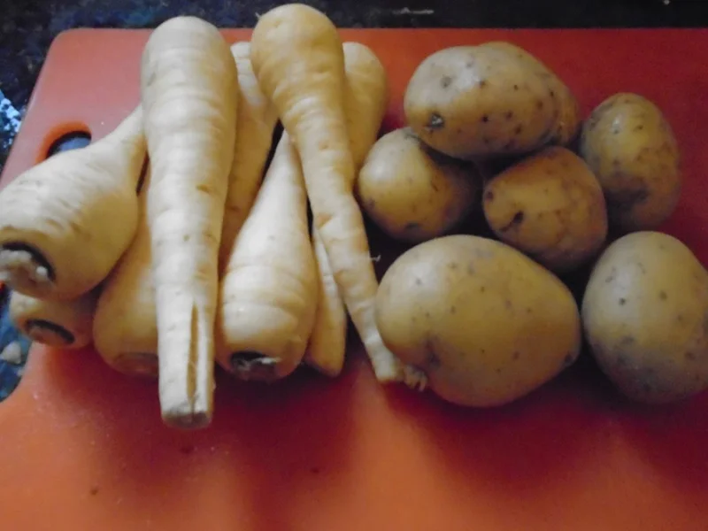 Pikante Rindermett Buletten mit Rotkohl, Pastinaken-Kartoffel-Stampf und Sauce - Rezept - Bild Nr. 14