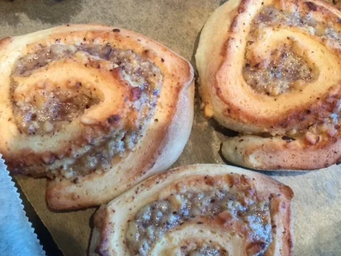 Rezept: Nuss-Schnecken - einfach und super lecker (ohne Ei) - 30 Stückchen Glück Bild Nr. 7618 Nuss-Schnecken - einfach und super lecker (ohne Ei) - 30 Stückchen Glück - Rezept - Bild Nr. 7618