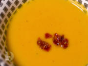 Paprika-Kokos-Suppe mit Jacobsmuschel und Petersilienpesto, dazu Knusperecken - Rezept - Bild Nr. 7617