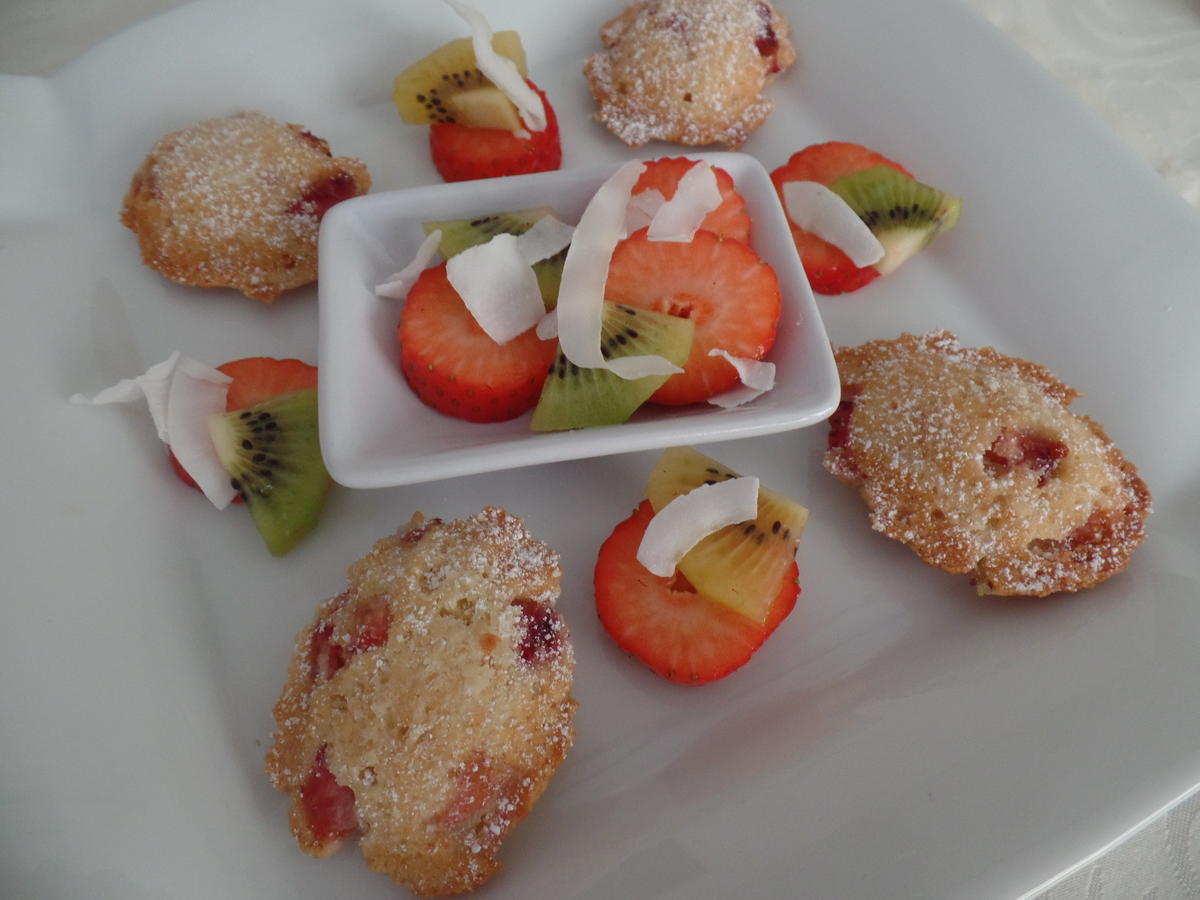 Mandel-Erdbeer-Madeleines mit Obstsalat - Rezept - Bild Nr. 7617