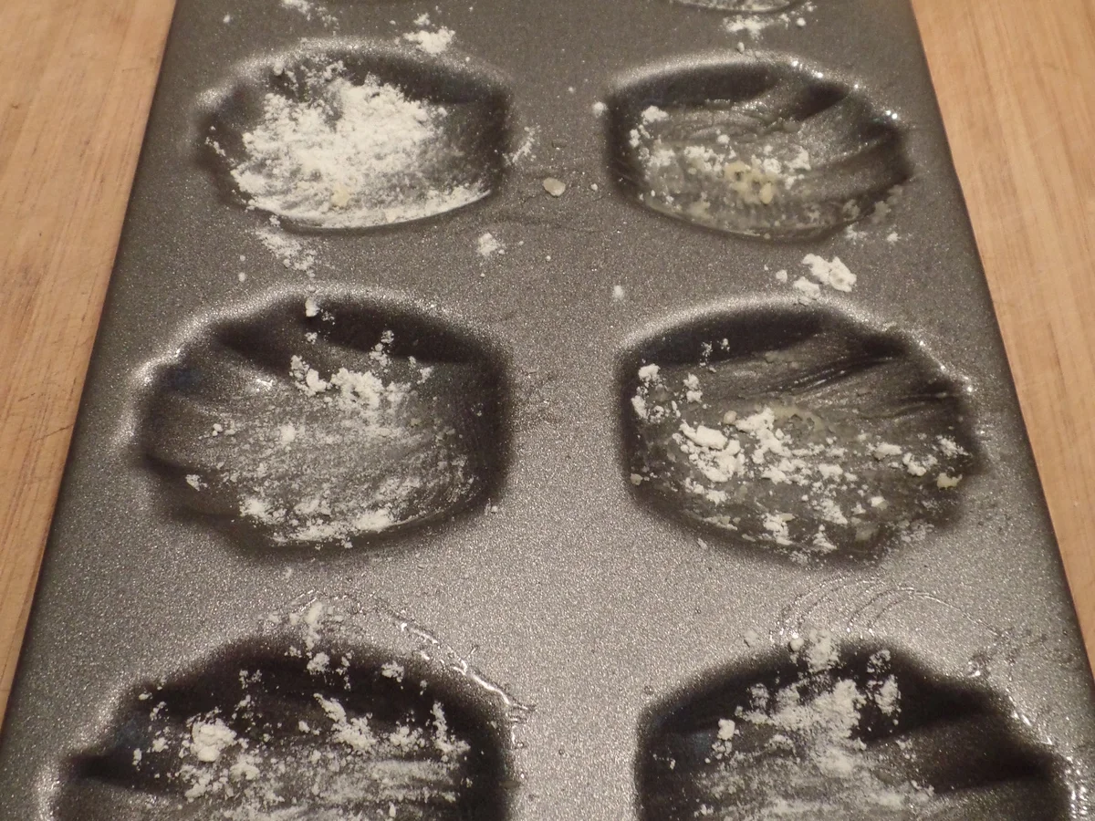 Mandel-Erdbeer-Madeleines mit Obstsalat - Rezept - Bild Nr. 7618