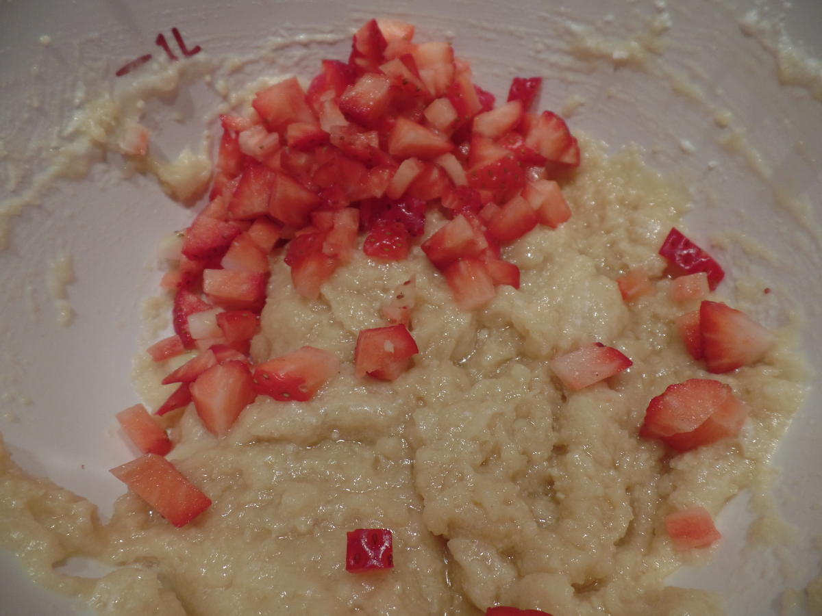 Mandel-Erdbeer-Madeleines mit Obstsalat - Rezept - Bild Nr. 7623