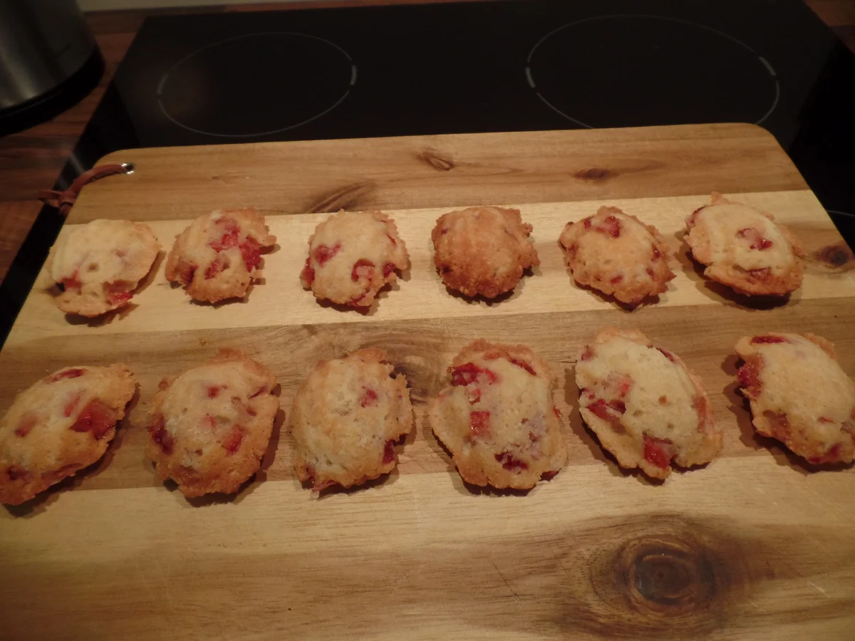 Mandel-Erdbeer-Madeleines mit Obstsalat - Rezept - Bild Nr. 7627