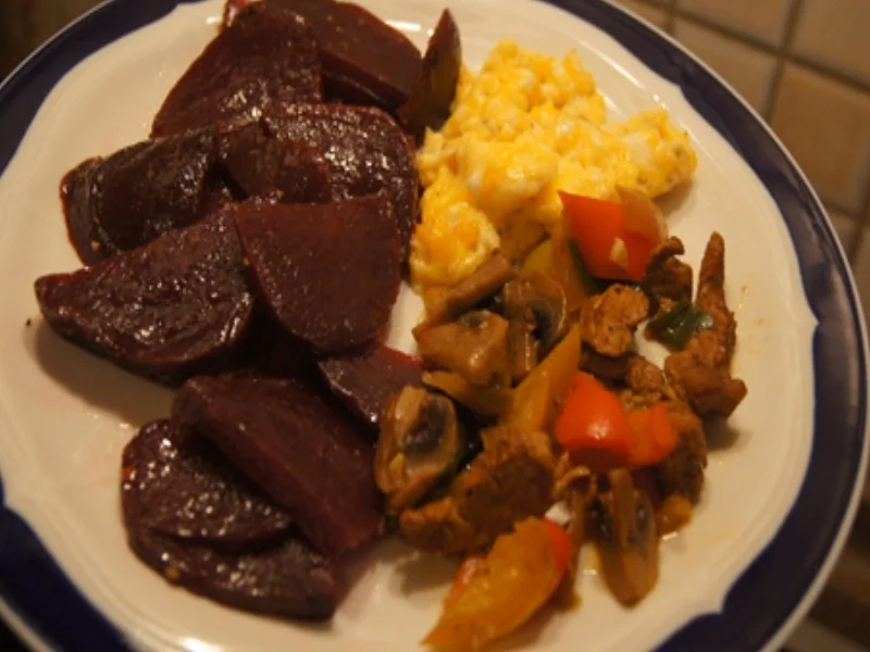 Rührei mit Rote Bete und Gemüse-Schweinefilet-Wok - Rezept - Bild Nr. 3