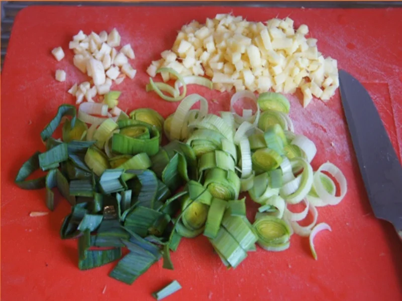 Süßkartoffelsuppe mit Ingwer und Petersilien-Erdnuss-Mus - Rezept - Bild Nr. 5
