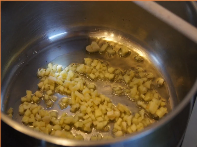 Süßkartoffelsuppe mit Ingwer und Petersilien-Erdnuss-Mus - Rezept - Bild Nr. 6