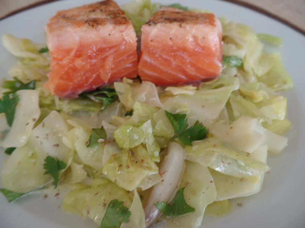 Lachsfilet auf Rahmspitzkohl - Rezept - Bild Nr. 7617