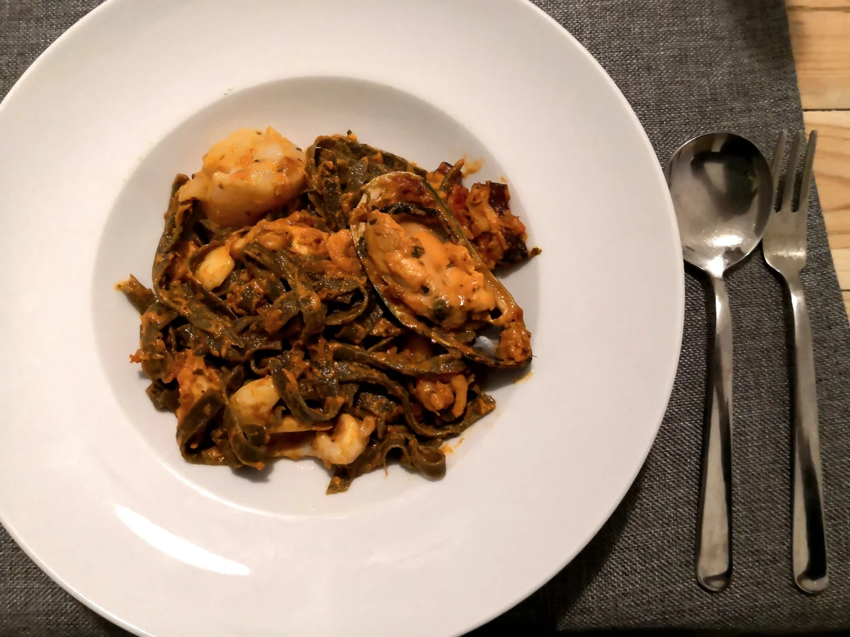 Rezept: Selbstgemachte Sepianudeln mit Meeresfrüchten Bild Nr. 7636 Selbstgemachte Sepianudeln mit Meeresfrüchten - Rezept - Bild Nr. 7636