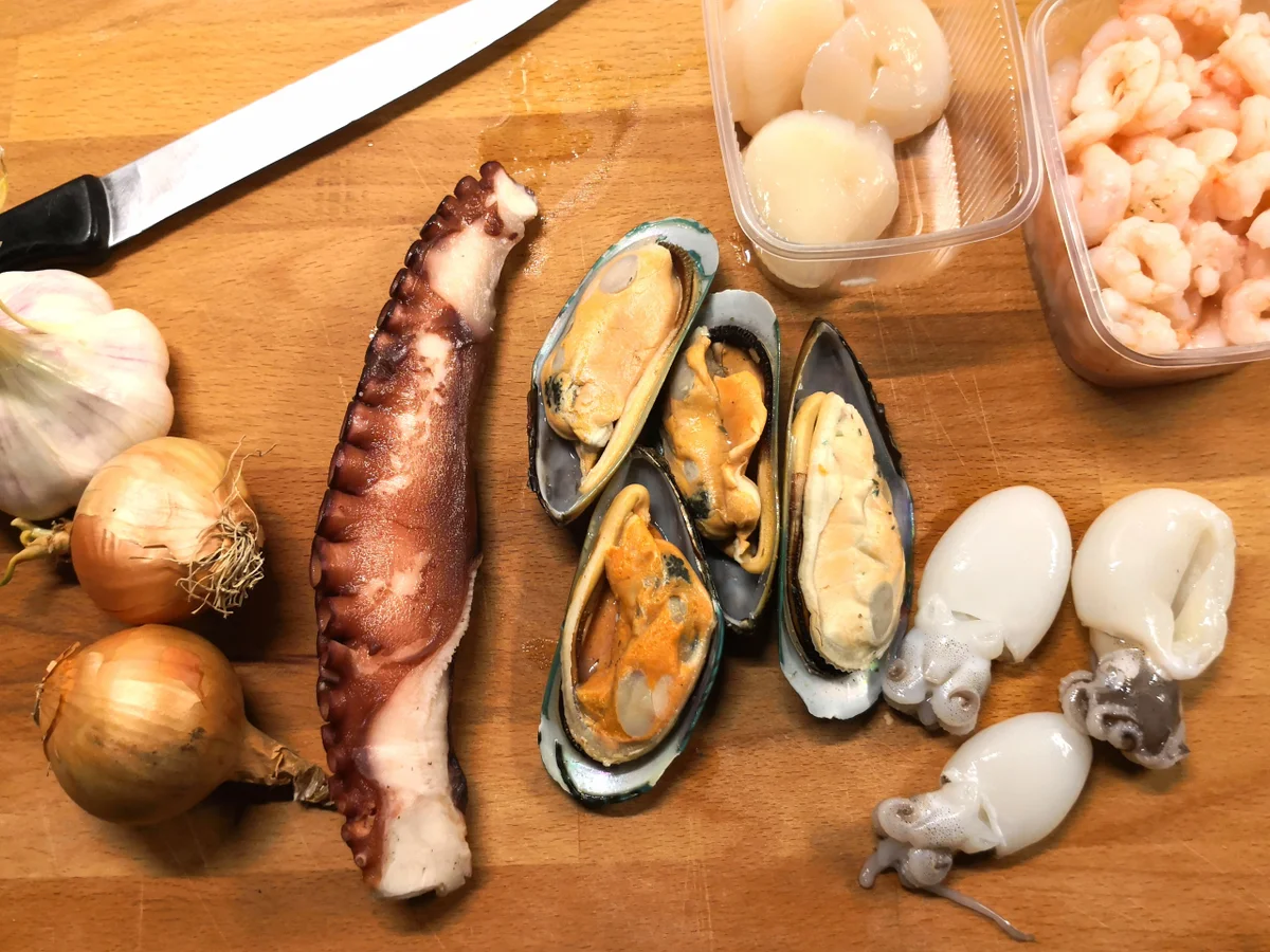 Rezept: Selbstgemachte Sepianudeln mit Meeresfrüchten Bild Nr. 7638 Selbstgemachte Sepianudeln mit Meeresfrüchten - Rezept - Bild Nr. 7638