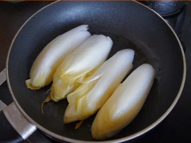 Hähnchenbrustfiletschnitzelchen mit Chicoree und Knollenselleriestampf - Rezept - Bild Nr. 7642