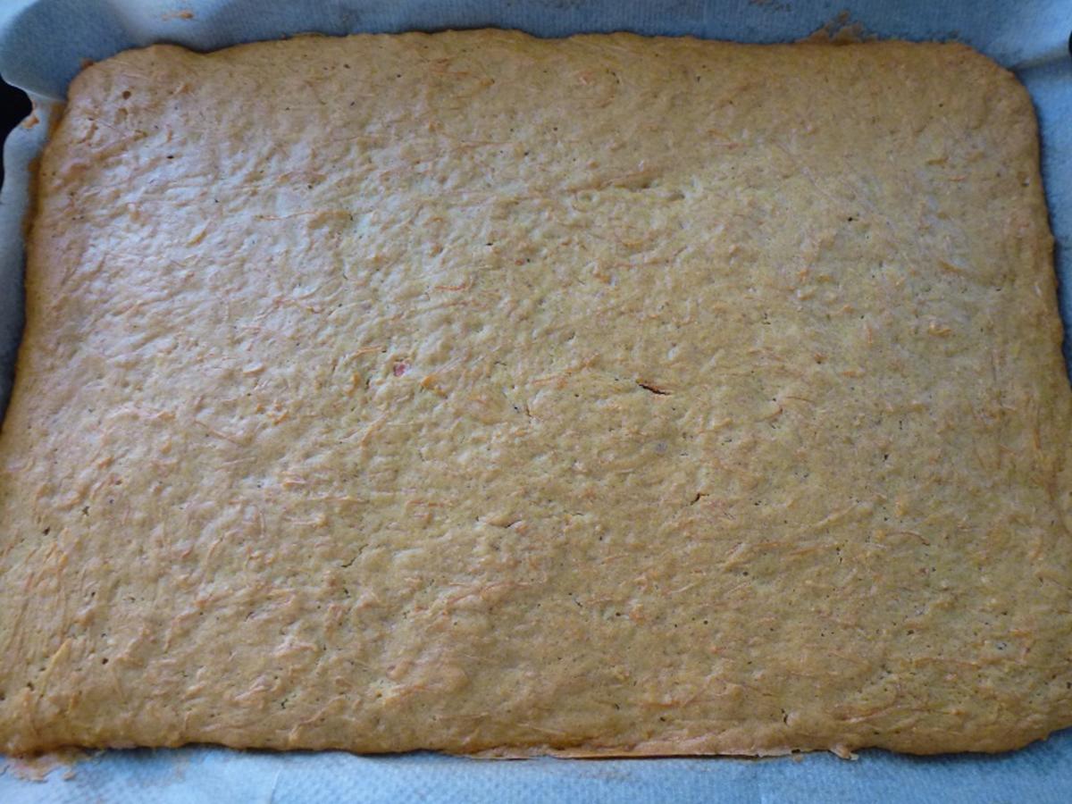 Möhren-Blechkuchen mit cremigem Aufstrich - Rezept - Bild Nr. 7650