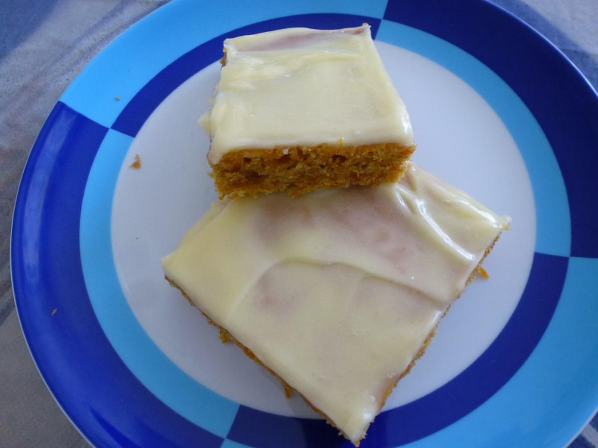 Möhren-Blechkuchen mit cremigem Aufstrich - Rezept - Bild Nr. 7651