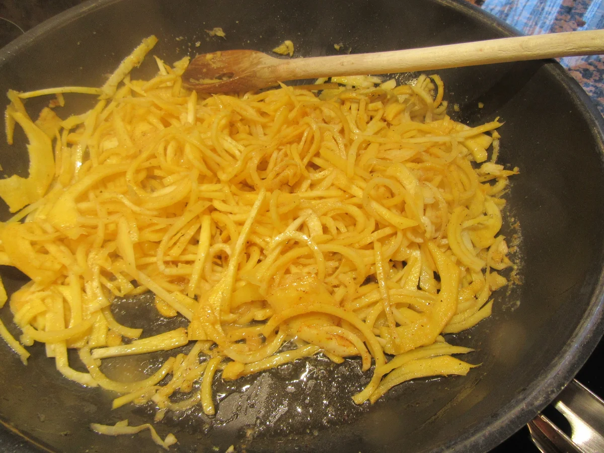 Gemüse: Steckrübenstroh mit Champignongemüse - Rezept - Bild Nr. 7651