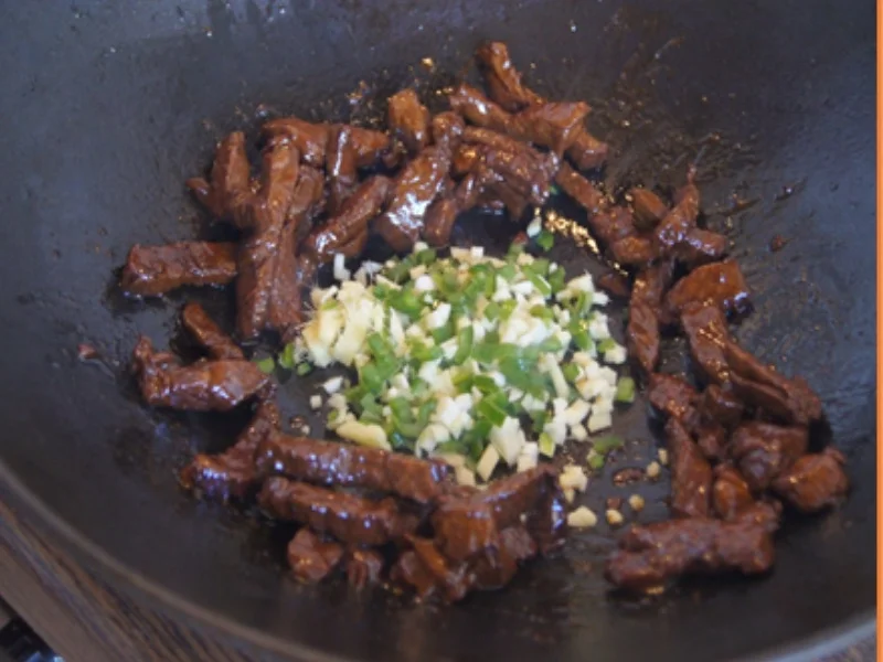 Rindfleisch-Spinat-Champignon-Wok mit Drillingen - Rezept - Bild Nr. 15