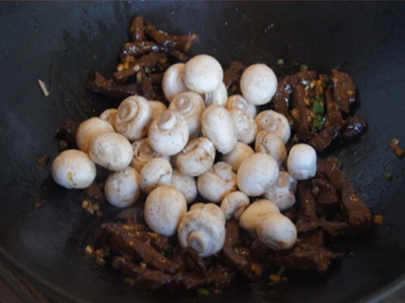 Rindfleisch-Spinat-Champignon-Wok mit Drillingen - Rezept - Bild Nr. 16