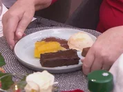 Schokoladenkuchen mit Orangen und Lebkucheneis - Rezept - Bild Nr. 7653