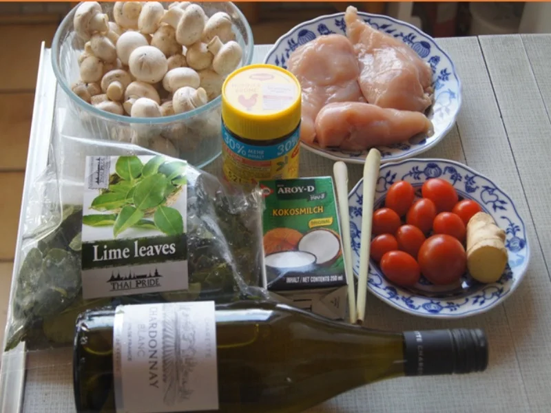 Rezept: Asiatische Hähnchenbrustfiletsuppe Bild Nr. 3 Asiatische Hähnchenbrustfiletsuppe - Rezept - Bild Nr. 3