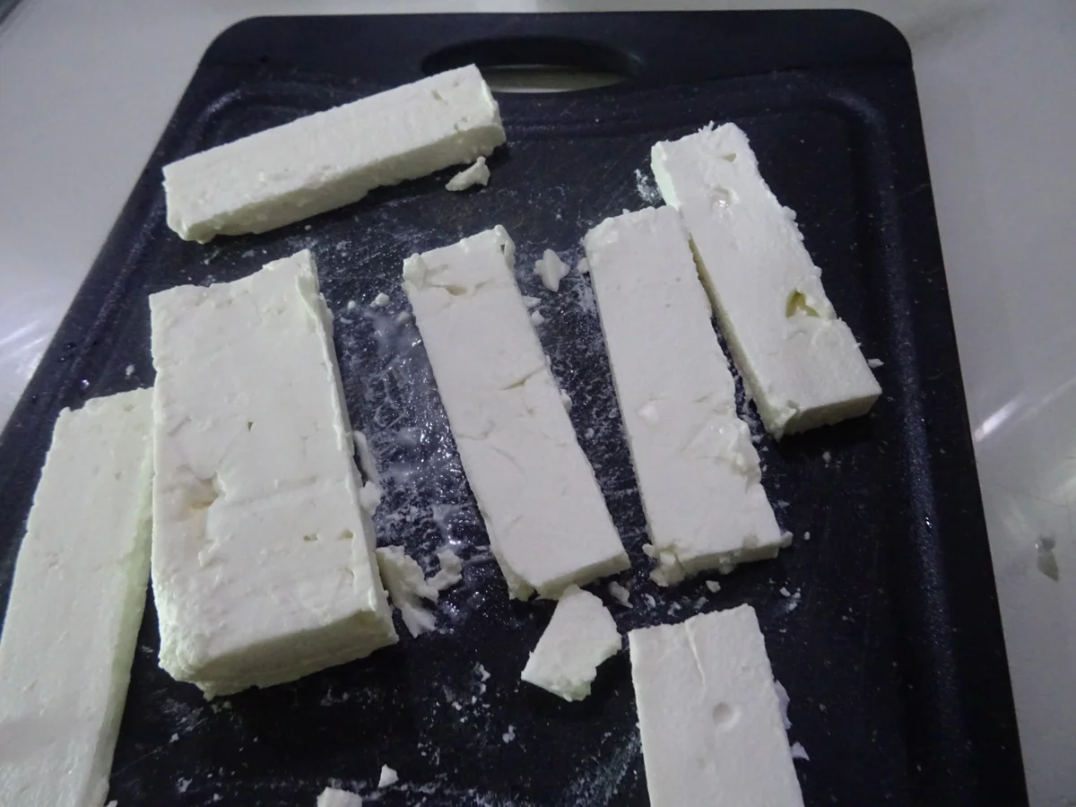 Bifteki, gebackene Kartoffeln und Bohnen in Tomatensoße - Rezept - Bild Nr. 4